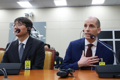 '위증'·'출국금지' 압박까지···'난타전' 쿠팡 청문회 오늘도 이어지나