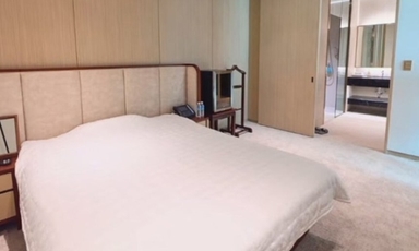 尹 집무실에 '사우나·초대형 침대·TV·소파'까지···"작은 호텔 만들어놨다"