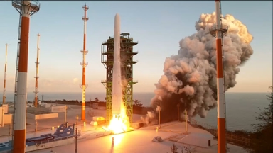 결함·날씨 변수 '우여곡절' 누리호…이번엔 연기 없나