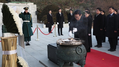 병오년 첫 일정 현충원 참배…신년사서 "대도약 원년"