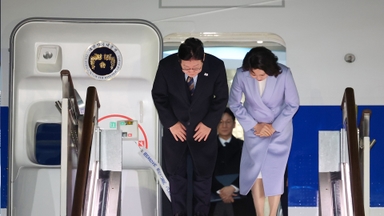 [현장영상] 방중 마친 이 대통령…조금 전 서울공항 도착