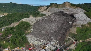 필리핀서 4층 높이 쓰레기 더미 붕괴…2명 사망·36명 실종