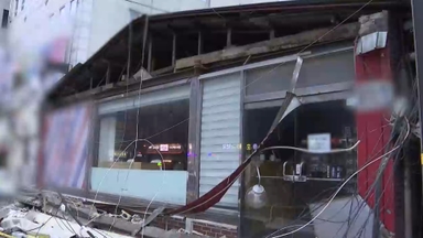 강풍에 길이 15m 간판 떨어져…20대 행인 숨져