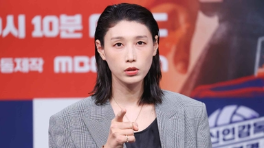 '신인 감독' 김연경, 올스타전 간다…'배구 인기 공로' 감사패