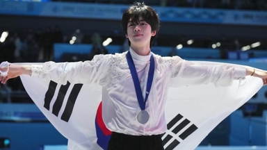 차준환, 피겨 사대륙선수권서 은메달…0.11점 차
