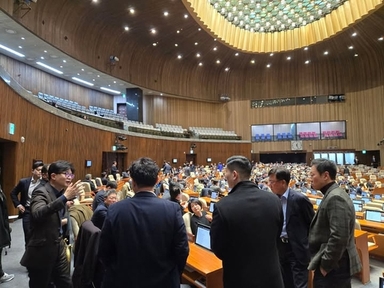 “시계 보니 12시26분”…한동훈이 공개한 1년 전 그날 사진