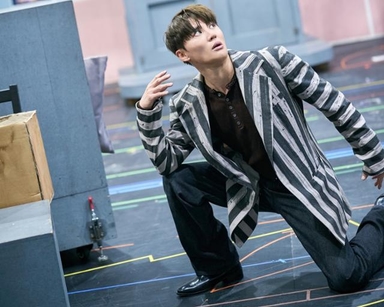 "사악함을 즐겨 봐" 결핍을 소란으로 감춘 빌런, 김준수의 '비틀쥬스'