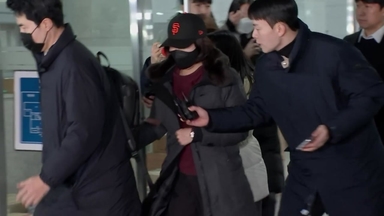 김경, 3시간 반 조사 뒤 귀가...조만간 재소환 방침