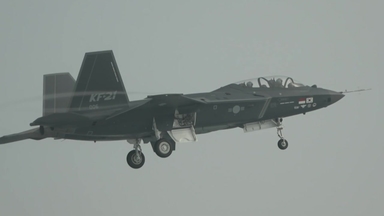 KF-21 비행시험 끝...1,600차례 무사고 비행