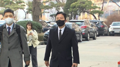 '윤석열 호위무사' 김성훈 재판 시작...'체포방해' 인정되나