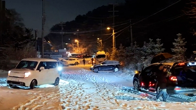 폭설에 퇴근길 교통 대란…곳곳 눈길 사고