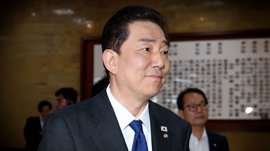 줄 이은 의혹 버티다 사퇴…'1억 묵인' 의혹이 결정타