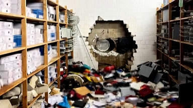 "드릴로 벽 뚫고"…은행 금고서 500억 원 도난