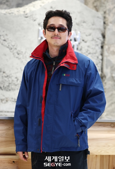 명동서 포착된 스티븐 연…코오롱스포츠 오픈 행사 참석