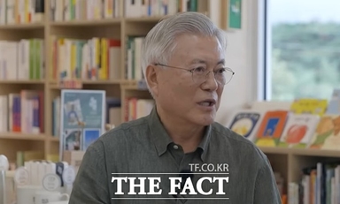 [이슈클립] 문재인 전 대통령 유튜버 데뷔, 보호처분소년 시집 소개 (영상)