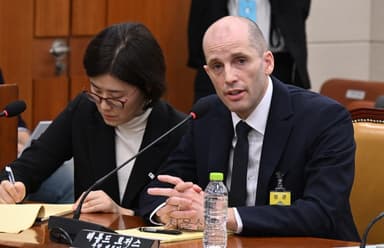 “김범석 왜 불출석?” 묻자…쿠팡 새 대표 “여기 오게 돼 기쁘다” (영상)