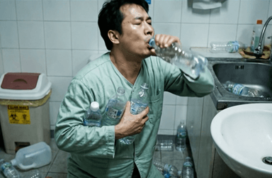 “당신이 마시는 그 물, 독약일 수도 있다” 소리 없는 살인마 ‘물 중독’... ‘육지 익사체’ 미스터리 [듣는 그날의 사건현장 - 범죄는 흔적을 남긴다]