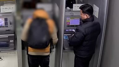 “돈도 안 세고 가방에 툭...” 휴무날 보이스피싱 잡은 베테랑 경찰의 ‘촉’