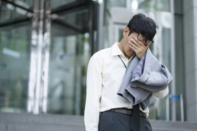 입사 이틀 만에 그만뒀더니···"당장 180만원 물어내" 배상 요구한 치과, 왜?