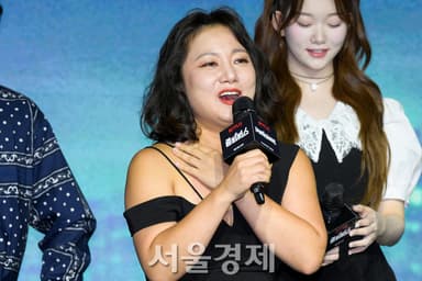 "박나래가 술잔 던지고 폭언"···'갑질 의혹' 피소 이어 고발장까지 접수