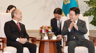 李대통령 만난 손정의 "인류가 금붕어, AI는 인간될 것"
