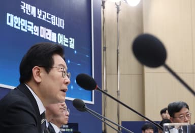 李대통령 "저보다 아는 게 없어, 다른 데서 노시나"···인천공항 사장 공개 질타