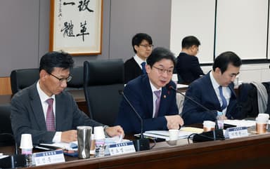 이억원 “필요 시엔 시장안정조치 과감하게···100조 시장안정프로그램도 연장”