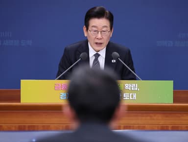 李 "돌아가면서 은행장·회장 해먹어"···금융사 지배구조 칼댄다