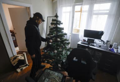 성탄절 눈앞인데 러 드론 폭격에 네 살 아이 사망, 교황 "성탄절 휴전 촉구" [글로벌 왓]