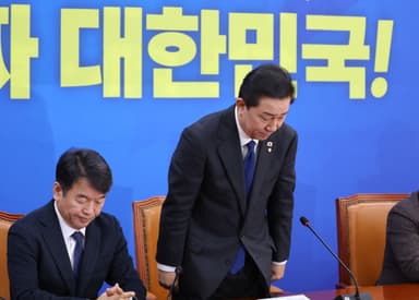[속보] '갑질·특혜 의혹' 김병기, 민주당 원내대표직 사퇴