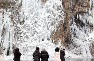 꽁꽁 얼어붙은 2025년 마지막 출근길···서울 체감 -14도 [오늘의 날씨]
