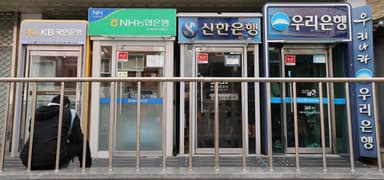 이달에만 27조 빠졌다···은행 대기자금 증시로 '머니무브'