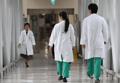 “의사 고소득 아니다, 의대 보내지 말라” 반발에도…의대 정원 더 늘린다