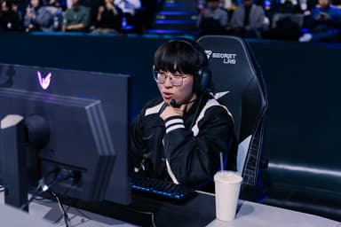 ‘신임 사령탑’ 유상욱 체제 젠지, DRX에 2-0 승리…바론 그룹 첫 승 [쿠키 현장]