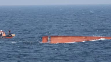 서해 공해상서 중국어선 전복…2명 심정지·3명 실종