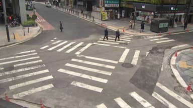 '대각선 횡단보도' 설치로 교통사고 18% 감소