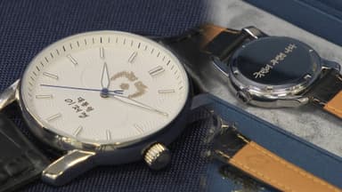 이 대통령 손목시계 공개…자필로 '국민이 주인인 나라'