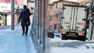 녹은 줄 알았는데 한발짝 옆은 '미끌'…위험한 빙판길