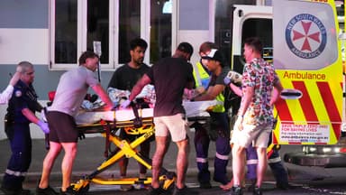 [속보] "호주 시드니 유명 해변서 총기 난사…10명 사망"