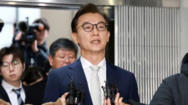 '통일교 금품 의혹' 전재수 경찰 출석…혐의 입증 관건