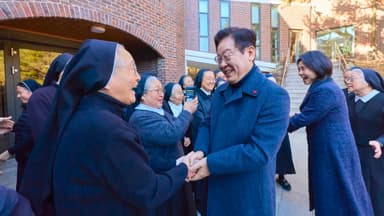 이 대통령 부부, 성탄절 맞아 인천 계양구 교회서 예배