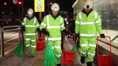김총리, 강추위 속 새벽 거리청소…"가장 중요한 건 안전"