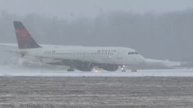 뉴욕, 3년만에 최대 폭설…항공기 지연 속출