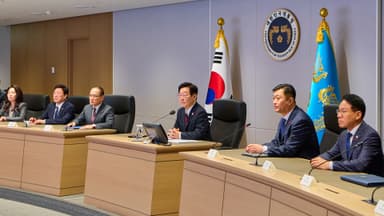 [현장영상] '청와대 첫 출근' 이 대통령, 국가위기관리센터 찾아