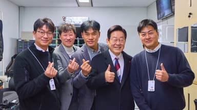 이 대통령, 청와대 첫날 춘추관 깜짝 방문