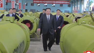 김정은, 방사포 생산공장 시찰…"포 무기체계 혁명 일으켜야"