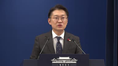 [현장연결] 이 대통령, 올해 마지막 국무회의…"국민과의 소통 확대 거듭 강조"