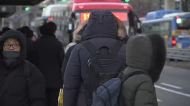 웅크린 채 종종 걸음…절정 한파 뚫고 새해 첫 출근