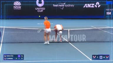 [오늘의 영상] 시비옹테크의 트릭 샷…'이렇게 넘긴다고?'