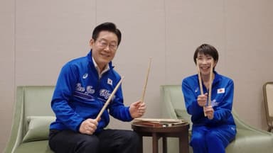 이 대통령, 다카이치에 '한국 드럼 세트' 선물